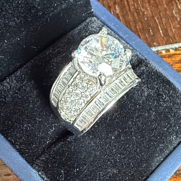 Charles Winston - Bella Luce Sterling Silver Ring with CZ Centerpiece - Picture 3 of 6